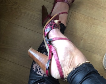 Original vintage fuchsia pink faux snakeskin leather cross foot strap sandals   UK 6 US 8 EU 39