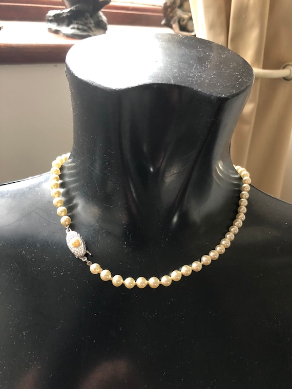 Vintage single strand antique ivory faux pearl ne… - image 1