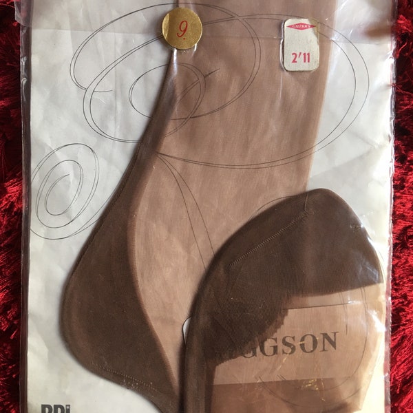 Vintage Fully-Fashioned Stockings 1950s. Size 9. 1 pair Riggson nylons.