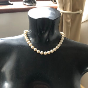 Vintage single strand antique ivory faux pearl necklace, fastened with a gold effect lobster claw and chain. Valentine’s gift