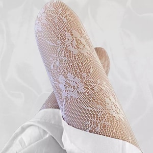 Classic 1980s Ivory White Lace Romantic Pantyhose with Interlocked Detail