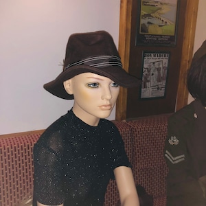 Kapelusze vintage - wełniany kapelusz typu bucket hat w kolorze czekoladowego brązu, super stylowy i bardzo modny - Ruszaj do przodu, kup kapelusz!