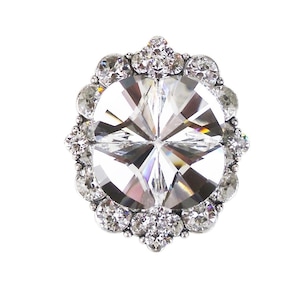 クリスタルキャビネットノブ 1-5/8インチ x 1-3/8インチ; アンティークシルバーにクリア、クロームベース