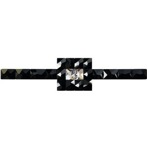 Op de afbeelding: Een zwarte kristallen broche met een enkel helder kristal in het midden.