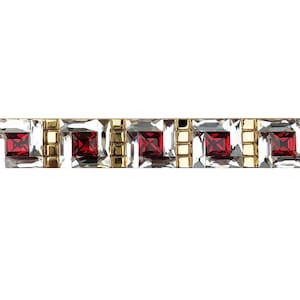 Könnte beinhalten: Rechteckige Haarspange mit abwechselnd klaren, facettierten Kristallen und goldfarbenen Metallsegmenten. Jeder Kristallabschnitt zeigt einen quadratischen, tiefroten Edelstein. Die Spange ist vor einem weißen Hintergrund platziert.