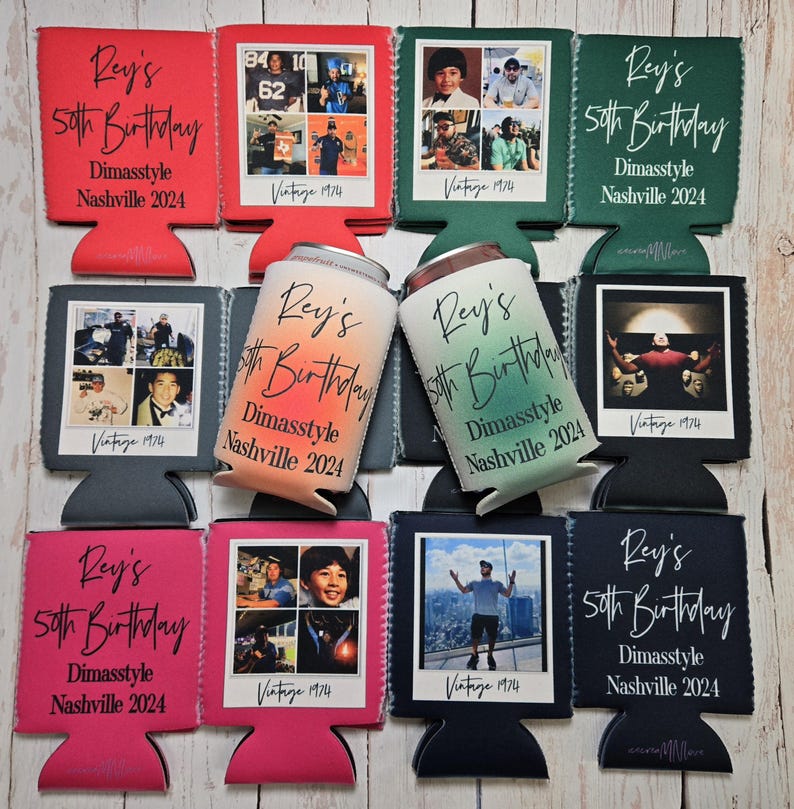 Peut inclure: Plusieurs pochettes isothermes personnalis&eacute;es et une canette, avec l'inscription "Rey's 50th Birthday, Dimasstyle Nashville 2024." Chaque article pr&eacute;sente une photo et le texte "Vintage 1974."