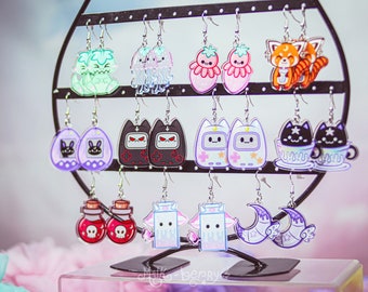 Boucles d'Oreilles Acrylique Kawaii / Chat Méduse Tamagotchi Lapin Octopus Fraise Panda Roux Lait Lune Dino Potion