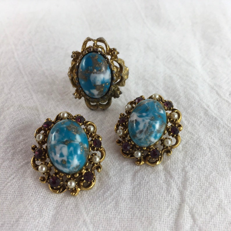 Stunning adjustable vintage ring and clip earring set!
