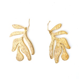 Abstract Textured Brass leaf Earrings // Irregular Shaped Earrings // Contemporary Modern Gold Toned Earrings