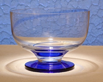 GLASS BOWL - Swirl Design