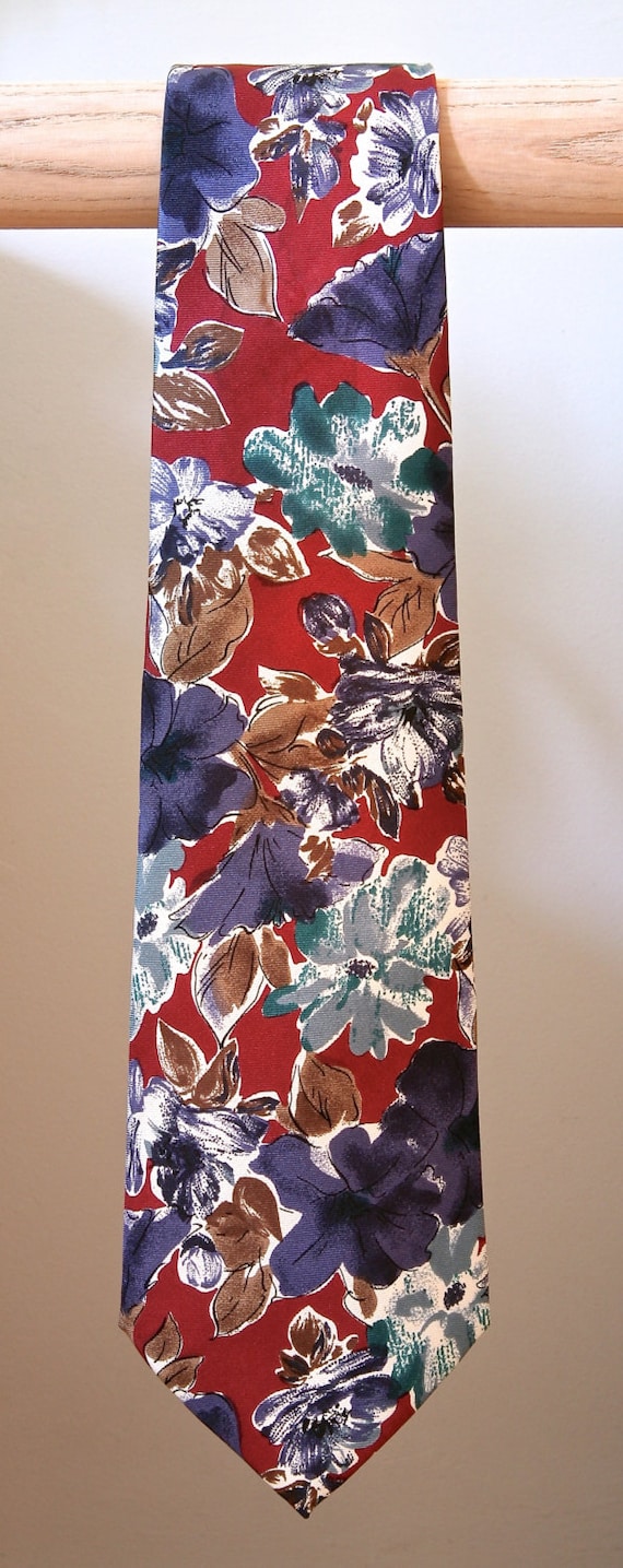 ITALIAN SILK NECKTIE