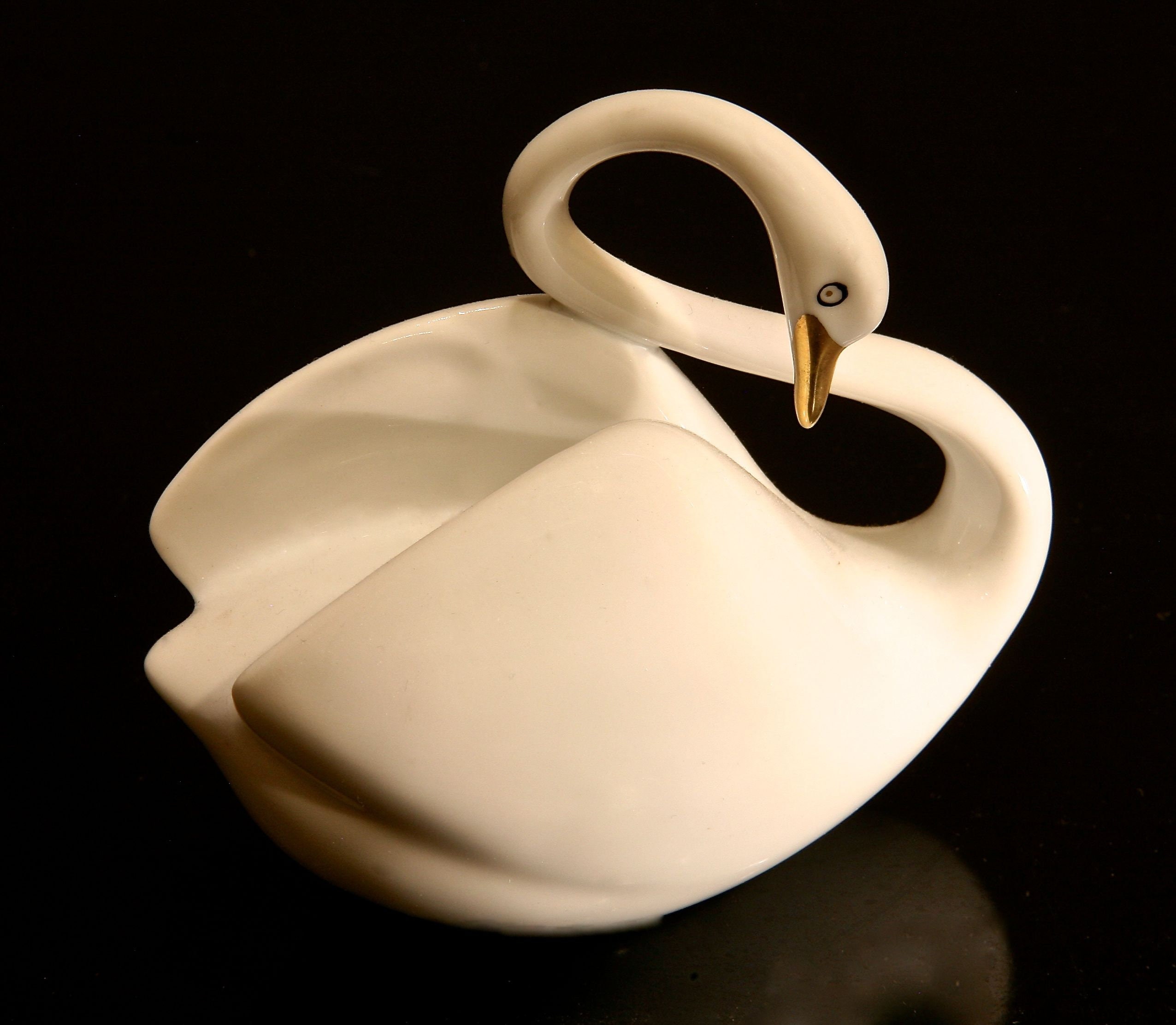 PORCELAIN SWAN by HOLLOHAZA - Etsy