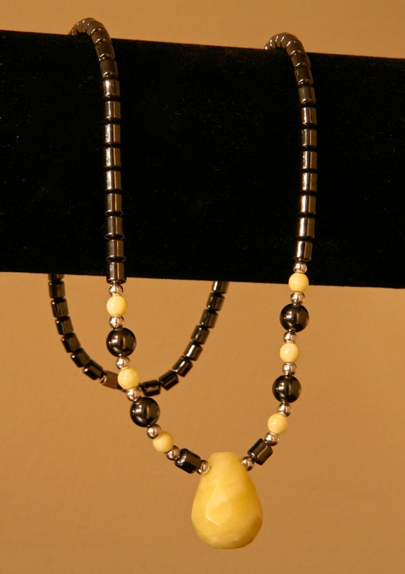 BEADED SERPENTINE NECKLACE