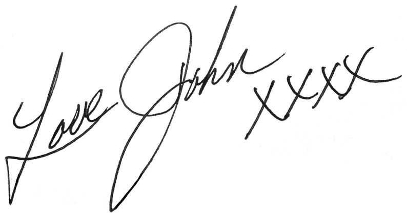 Puede incluir: Una firma en blanco y negro con el nombre "Love John" y una serie de marcas "X".