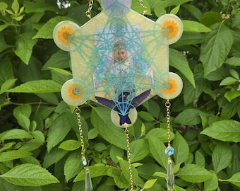 Selenite-Infused Metatrons Cube Wallhanger, Suncatcher with dried daisies and Oracle card, Hummingbird