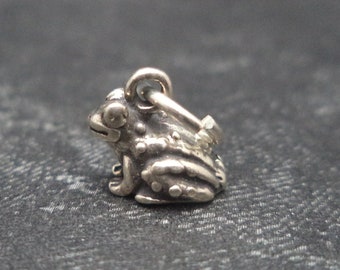 Dije de rana pequeña en plata de ley 3D para pulsera de dijes