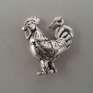Charm de gallo 3D en plata de ley para pulsera de dijes