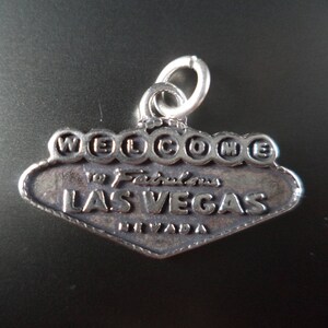 Charm 3D "Bienvenido a Las Vegas" en plata de ley para pulsera. Charm de Las Vegas, colgante de Nevada, charm de Las Vegas en plata de ley.