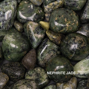 Sie erhalten eine handverlesene Nephrit Jade Steine mit einer Länge von 3/4 bis 1 Zoll.