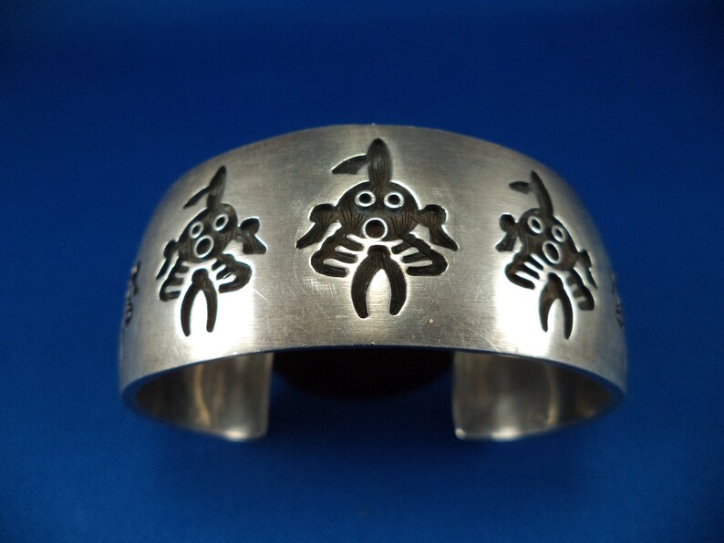 Weighs 71.1 grams Beautiful Vintage Sterling Silver Navajo Mud Head Bracelet