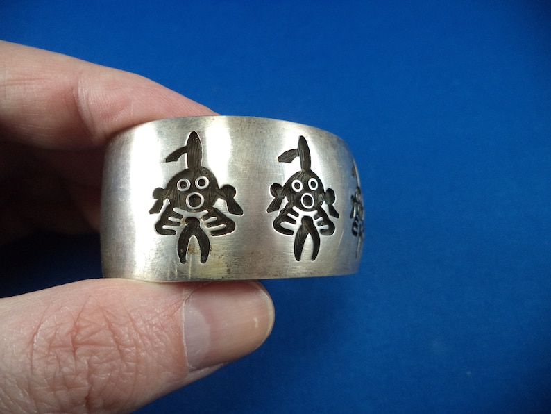 Weighs 71.1 grams Beautiful Vintage Sterling Silver Navajo Mud Head Bracelet