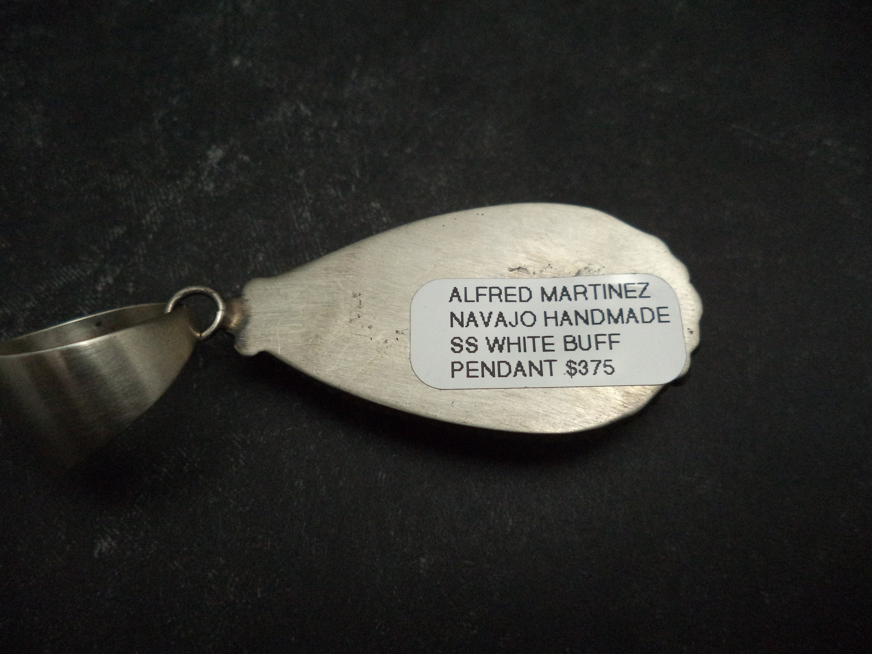 Navajo Alfred Martinez ホワイトバッファロー ネックレス Navajo Alfred Martinez ホワイトバッファロー ネックレス