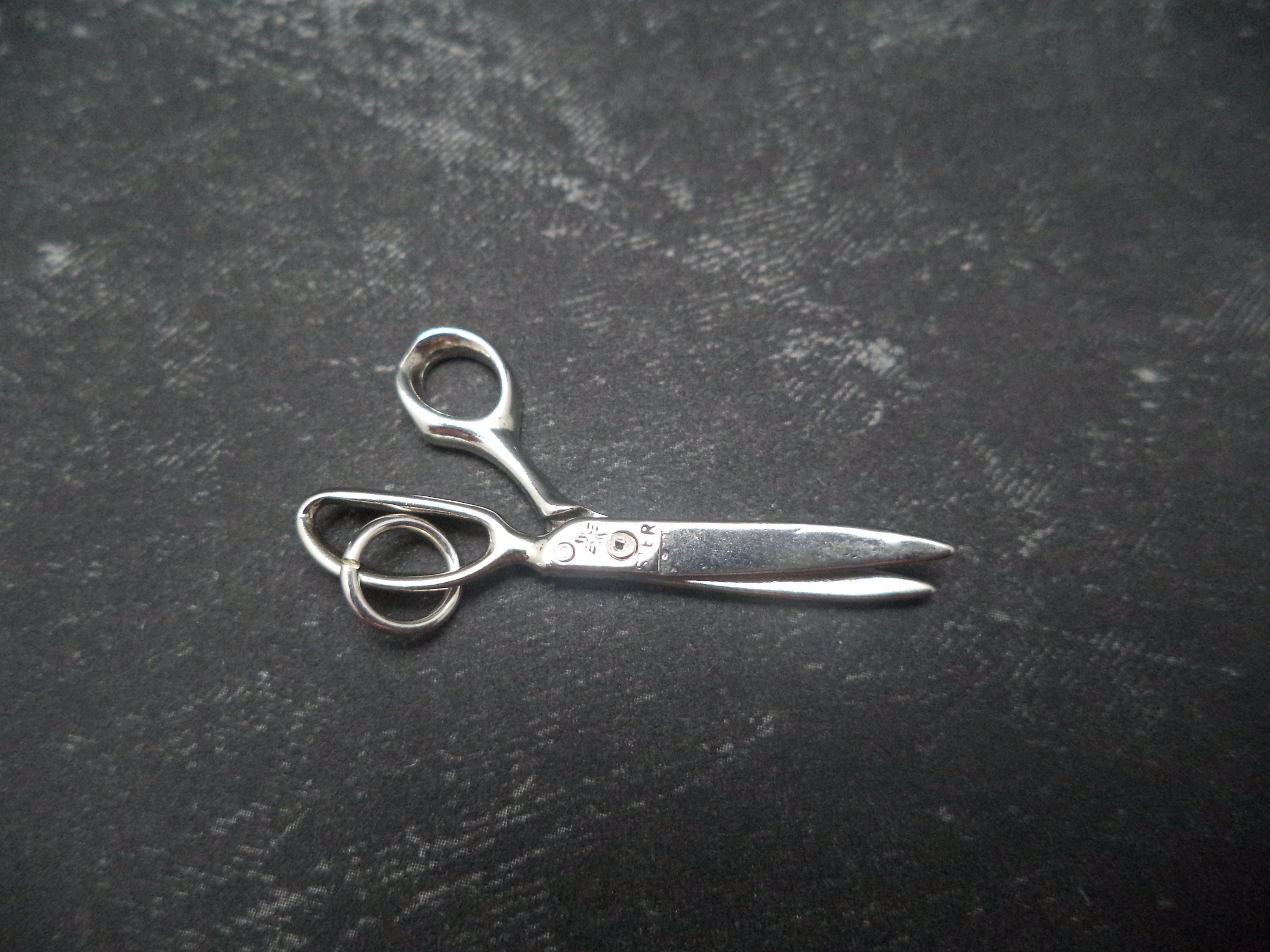 8 Silver Bird Scissors Charms, Silver Tone Charms K-176 