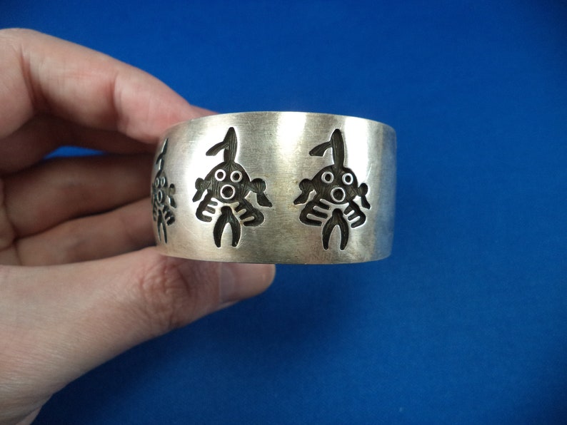 Weighs 71.1 grams Beautiful Vintage Sterling Silver Navajo Mud Head Bracelet