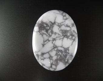 Howlite Gratitude Stone. Each time you rub it, think of 3 things that you are thankful for.