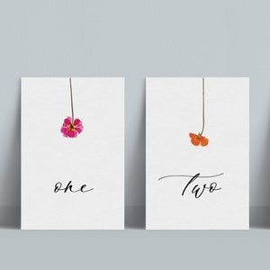 ISTANTANEI / Numeri da tavolo / Fiori pressati / File modificabile / Stampabile / 5" x 7"