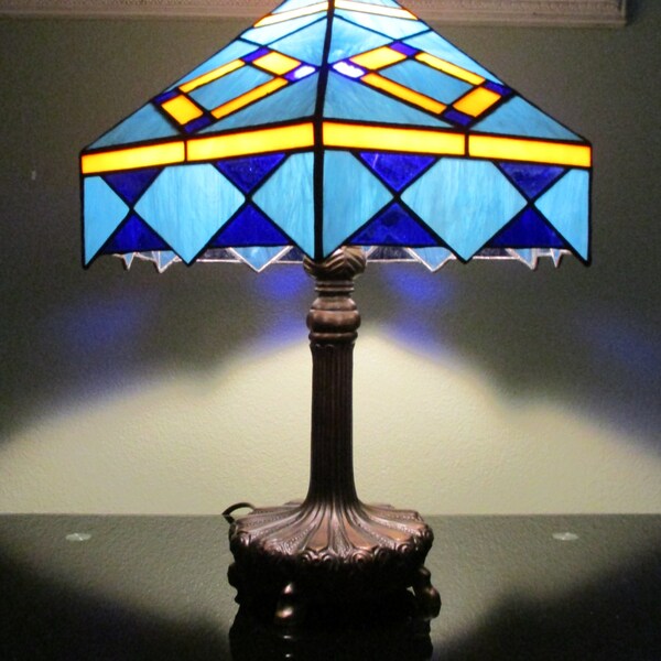 15 Inch Tiffany Style Stained Glass 6 Sided Panel Lamp Light and Dark Blue and Yellow With Base