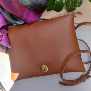 Kleine Braune Umhängetasche, Vegane Ledertasche, Handgemachte Crossbody für Frauen, Minimalistische Clutch Tasche, Schmale Damen Geldbörse, Valentinstag Geschenke für Sie
