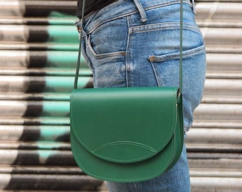 Green Leather Saddle Bag: Classic Crossbody Purse