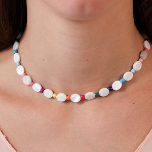 Dainty Mother of Pearl Necklace Summer Colorful Rainbow Beaded Choker Gifts for Her Mom Girlfriend Graduation Mothers Day Pride Jewelry