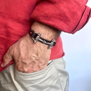 Braccialetto in pelle con filetto in argento, bracciale da uomo con morso, braccialetto equestre per cavalli, regalo per amanti dei cavalieri, gioielli da equitazione