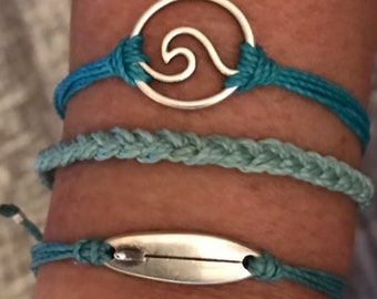 Pulsera de tabla de surf personalizada Stack Surf Jewelry para mujeres Pulseras hechas a mano Pulsera impermeable Pulsera de surfista Conjunto de tres regalos de playa