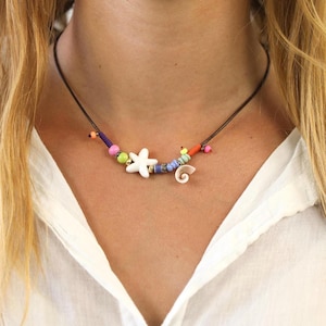 Sommer Strand Halskette - Keramik Seestern Anhänger und Perlen - Handgemachter verstellbarer Schmuck - Küsten Geschenk für Sie - Ocean Boho Vibes