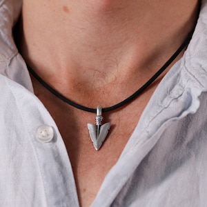 Gepersonaliseerde hoofdpijl choker ketting zilveren pijl ketting mannen lederen ketting pijlpunt etnische hanger ketting handgemaakt cadeau voor hem