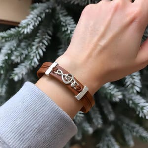 Pulseira musical com clave de sol, presente exclusivo para músicos ou professores, pulseira com berloques de clave de sol para amantes da música, ideia de presente de joia musical atenciosa