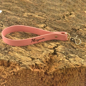 Porte-clés bracelet en cuir personnalisé : porte-clés monogramme gravé, lanière prénom personnalisée
