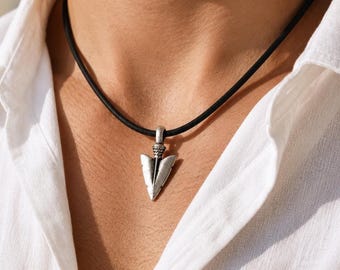 Gepersonaliseerde hoofdpijl choker ketting zilveren pijl ketting mannen lederen ketting pijlpunt etnische hanger ketting handgemaakt cadeau voor hem