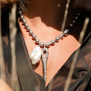 Bold Necklace Spike Pendant Necklace Oversized Baroque Pearl Necklace Women Chunky Necklace Ball Chain Jumbo Pearl Statement Necklace