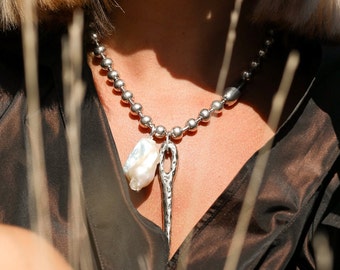 Bold Necklace Spike Pendant Necklace Oversized Baroque Pearl Necklace Women Chunky Necklace Ball Chain Jumbo Pearl Statement Necklace