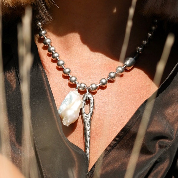 Bold Necklace Spike Pendant Necklace Oversized Baroque Pearl Necklace Women Chunky Necklace Ball Chain Jumbo Pearl Statement Necklace