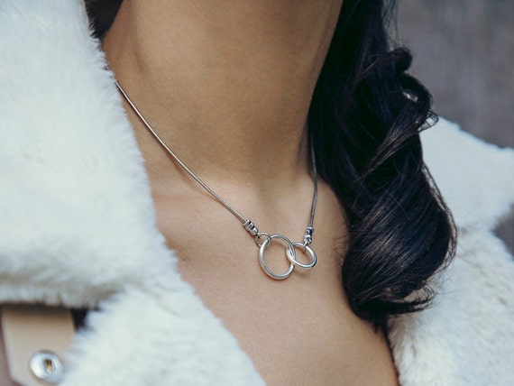 Interlocking Circles Necklace Dainty 