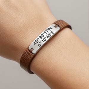 Armband met breedte- en lengtegraad, gepersonaliseerd met coördinaten, sieraden met een eigen locatie, cadeau voor een jubileum, aandenken, reisarmband.