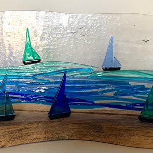 Boat panel with freestanding boats
