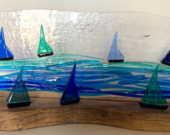 Boat panel with freestanding boats