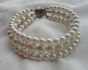 Ivory Pearl  Bracelet, Pearl Bracelet,3 Strands Pearl Bracelet,,Wedding Jewelry,Pearl Jewelry,Bridesmaid Bracelet,Glass Pearl Bracelet,