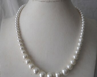 Pearl Necklace,ivory pearl necklace,one strand necklace, 18 Inches Glass Pearl Necklace,  one strand Pearl Necklace,Wedding Jewelry,Necklace